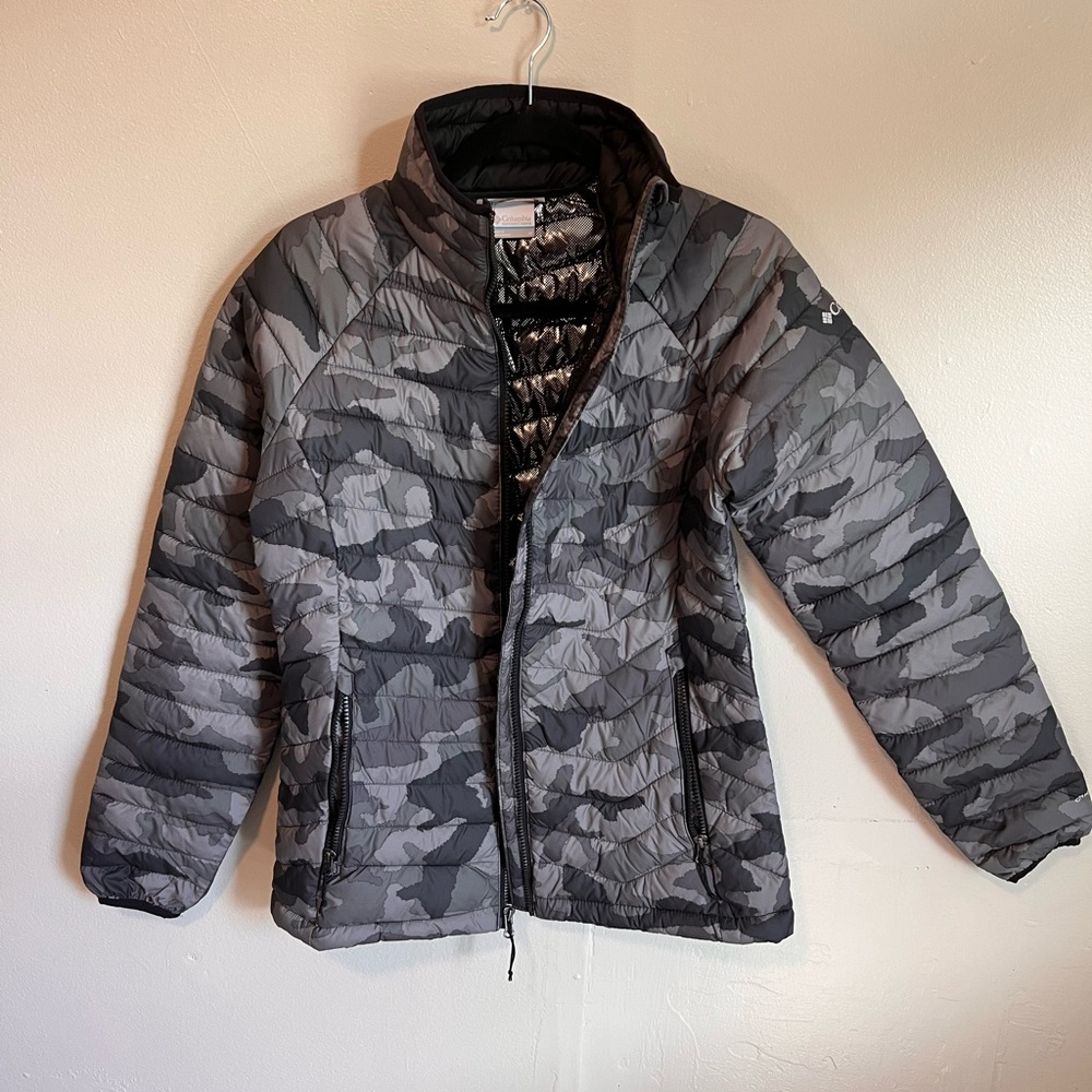 NWOT Columbia women's omnitech jacket. Black camo. Size medium.